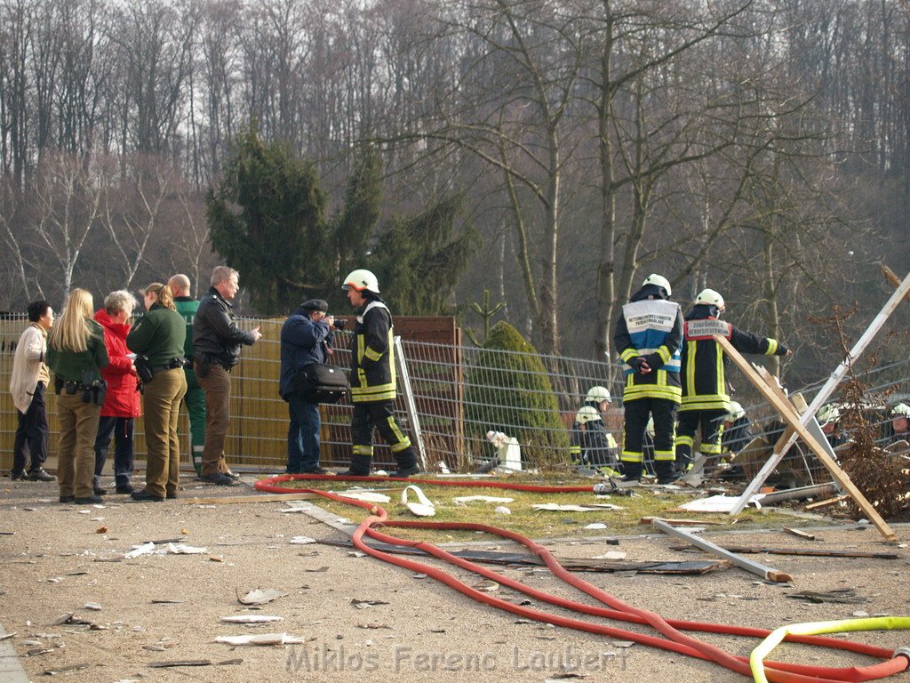 Gartenhaus in Koeln Vingst Nobelstr explodiert   P043.JPG